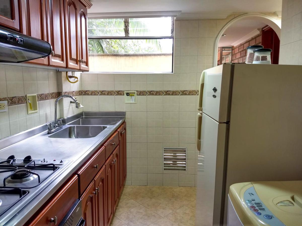 דירות מדיין Bueno, Bonito, Barato Y Cerca A El Poblado מראה חיצוני תמונה